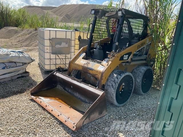 CAT 226B3 لوادر انزلاقية التوجيه