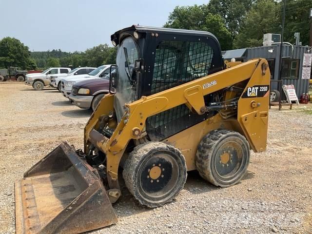 CAT 226D لوادر انزلاقية التوجيه