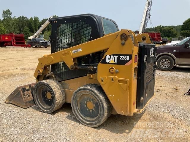 CAT 226D لوادر انزلاقية التوجيه