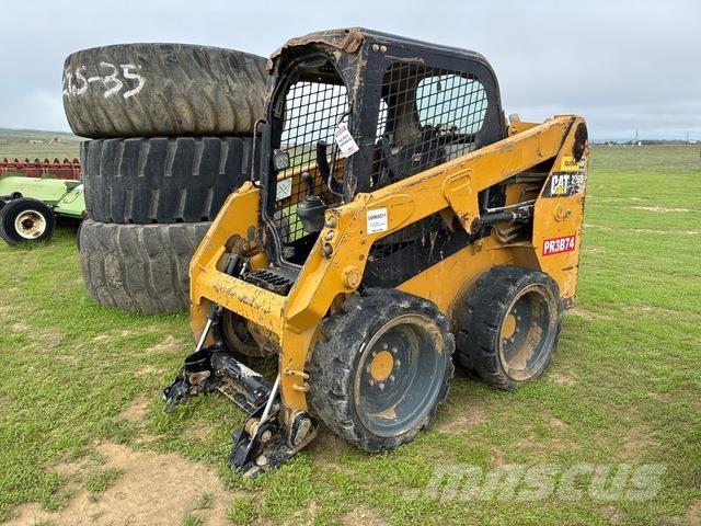 CAT 226D لوادر انزلاقية التوجيه
