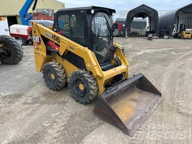 CAT 226D3 لوادر انزلاقية التوجيه