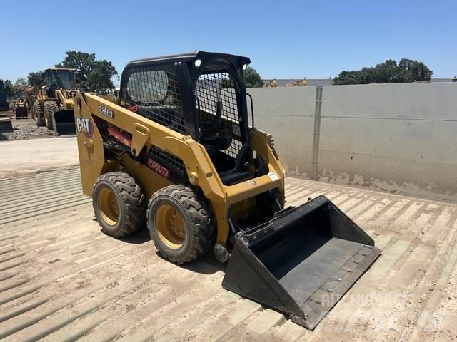 CAT 226D3 لوادر انزلاقية التوجيه