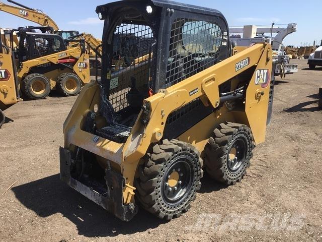 CAT 226D3 لوادر انزلاقية التوجيه
