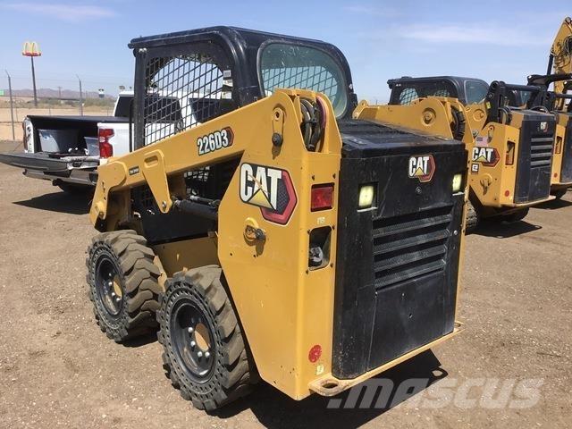 CAT 226D3 لوادر انزلاقية التوجيه