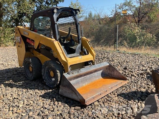 CAT 226D3 لوادر انزلاقية التوجيه