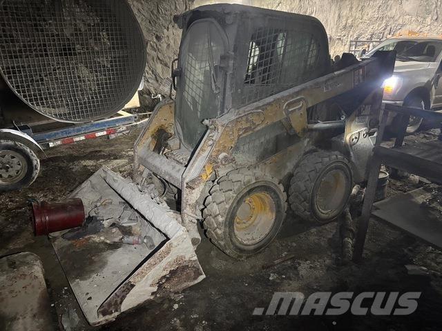 CAT 232D لوادر انزلاقية التوجيه