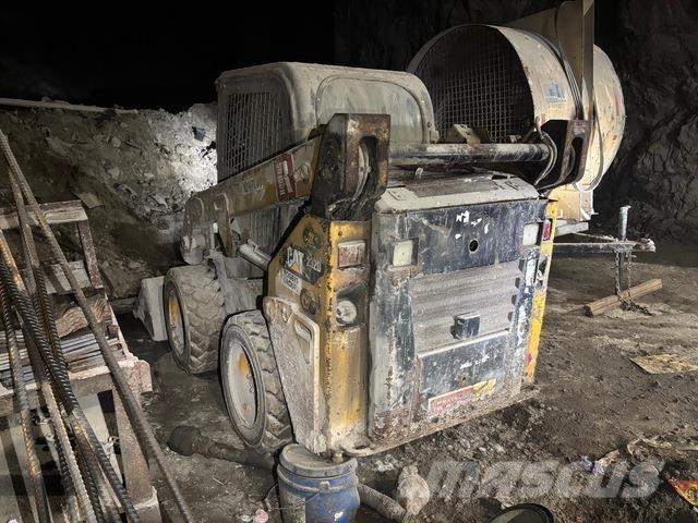 CAT 232D لوادر انزلاقية التوجيه