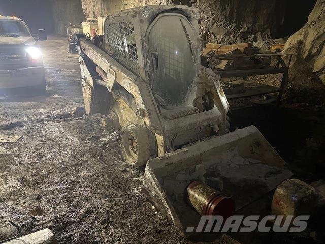 CAT 232D لوادر انزلاقية التوجيه