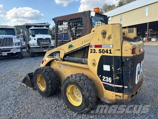 CAT 236 لوادر انزلاقية التوجيه