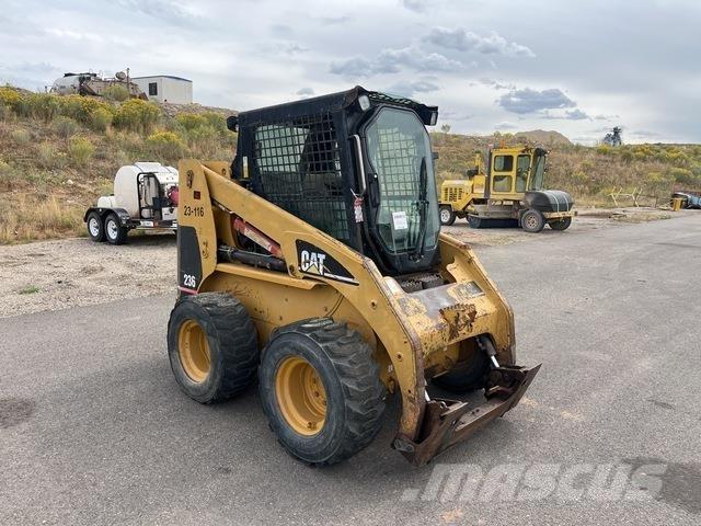 CAT 236 لوادر انزلاقية التوجيه