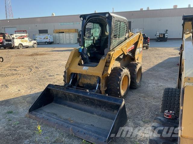 CAT 236D لوادر انزلاقية التوجيه