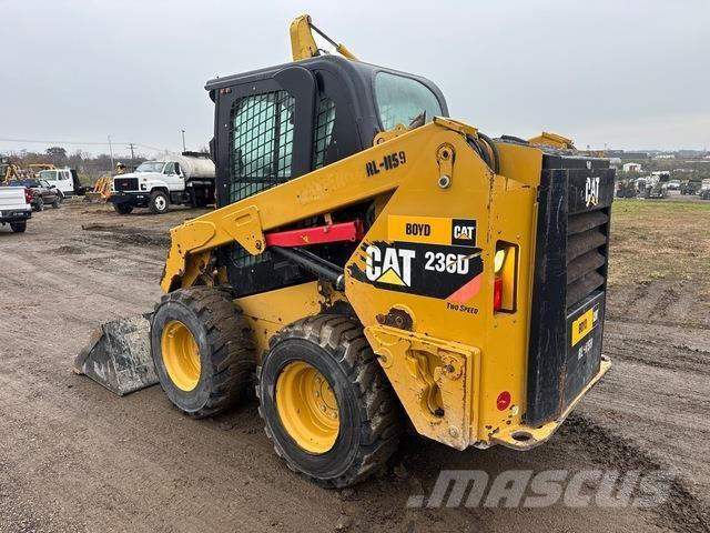 CAT 236D لوادر انزلاقية التوجيه