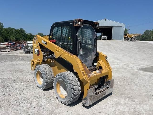 CAT 236D3 لوادر انزلاقية التوجيه