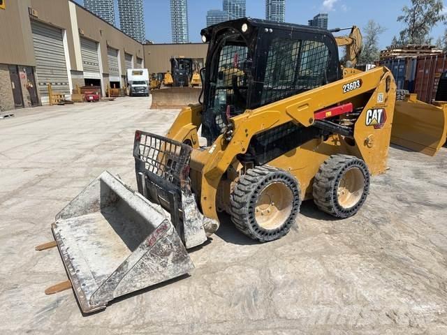 CAT 236D3 لوادر انزلاقية التوجيه