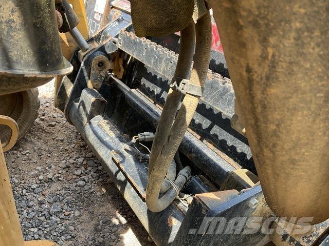 CAT 239D لوادر انزلاقية التوجيه