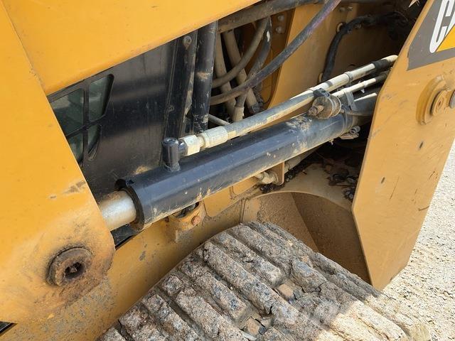 CAT 239D لوادر انزلاقية التوجيه