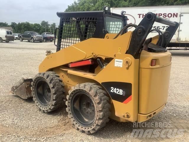 CAT 242B3 لوادر انزلاقية التوجيه