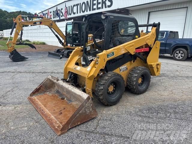 CAT 242D لوادر انزلاقية التوجيه