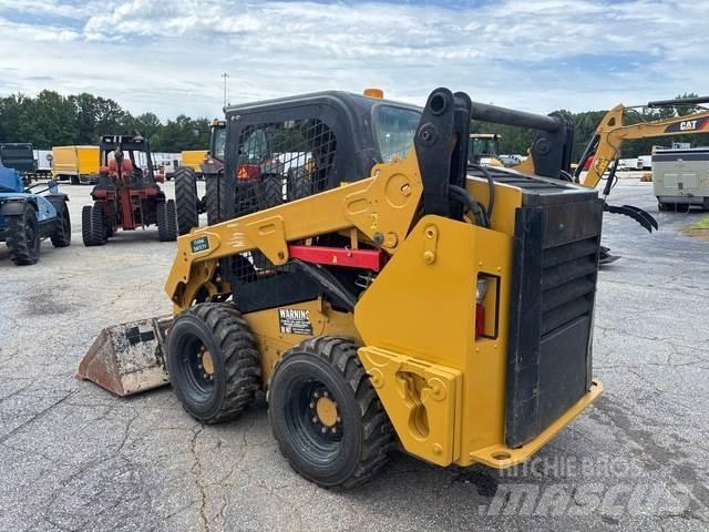 CAT 242D لوادر انزلاقية التوجيه