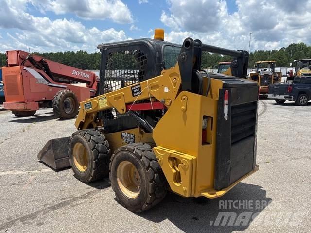 CAT 242D لوادر انزلاقية التوجيه