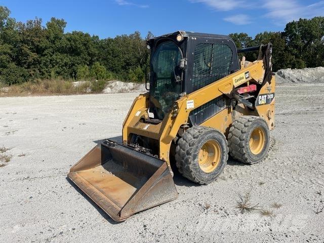 CAT 242D لوادر انزلاقية التوجيه