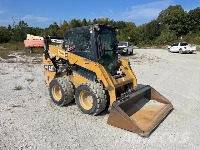 CAT 242D لوادر انزلاقية التوجيه