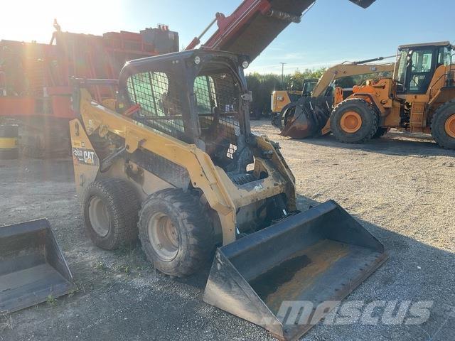 CAT 242D لوادر انزلاقية التوجيه