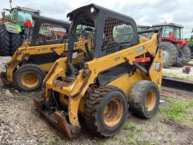 CAT 242D3 لوادر انزلاقية التوجيه