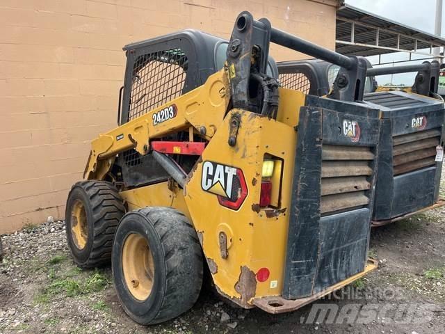 CAT 242D3 لوادر انزلاقية التوجيه