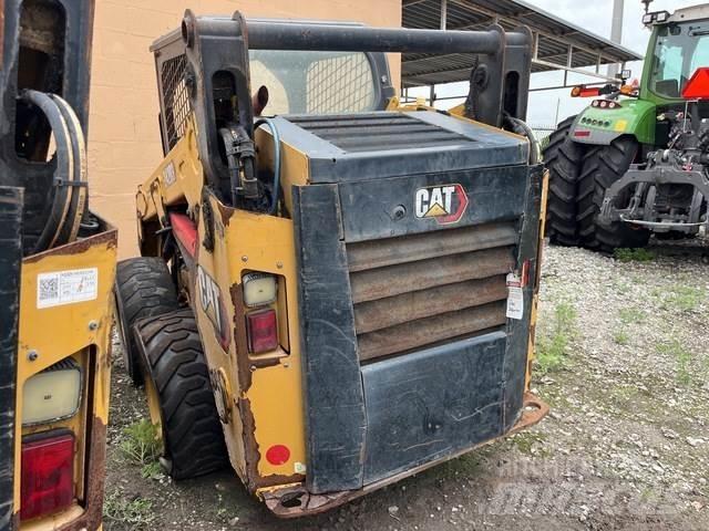 CAT 242D3 لوادر انزلاقية التوجيه
