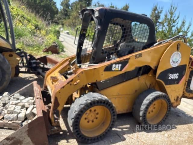 CAT 246C لوادر انزلاقية التوجيه