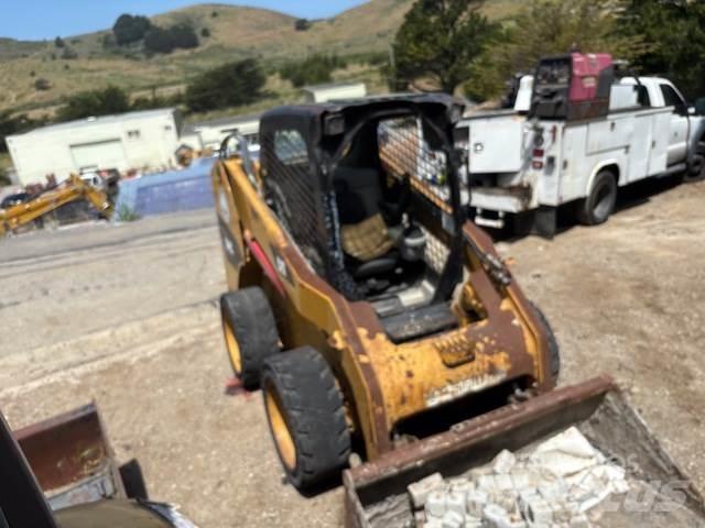 CAT 246C لوادر انزلاقية التوجيه