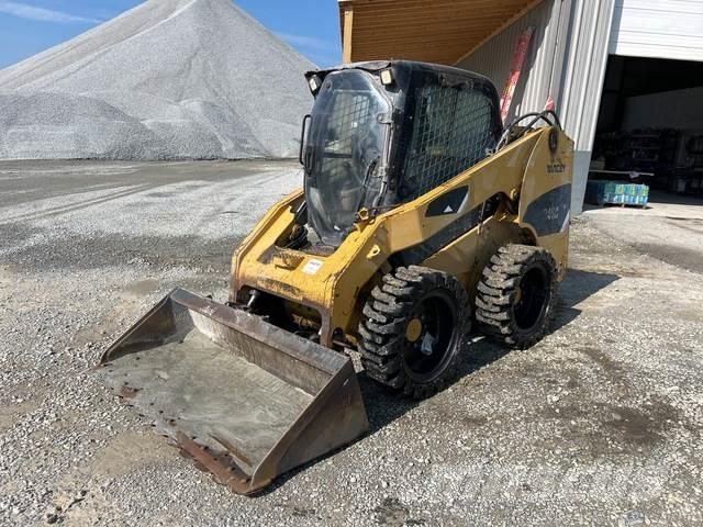 CAT 246C لوادر انزلاقية التوجيه