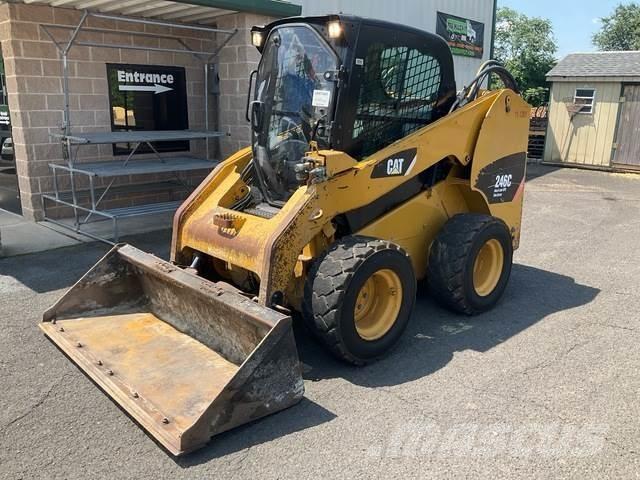 CAT 246C لوادر انزلاقية التوجيه