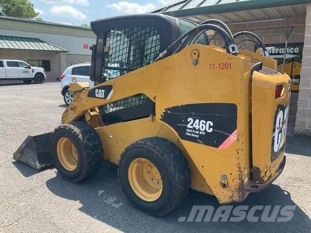 CAT 246C لوادر انزلاقية التوجيه