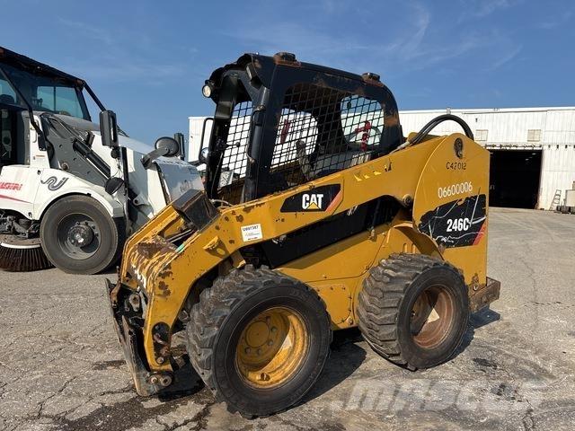 CAT 246C لوادر انزلاقية التوجيه
