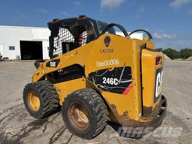 CAT 246C لوادر انزلاقية التوجيه
