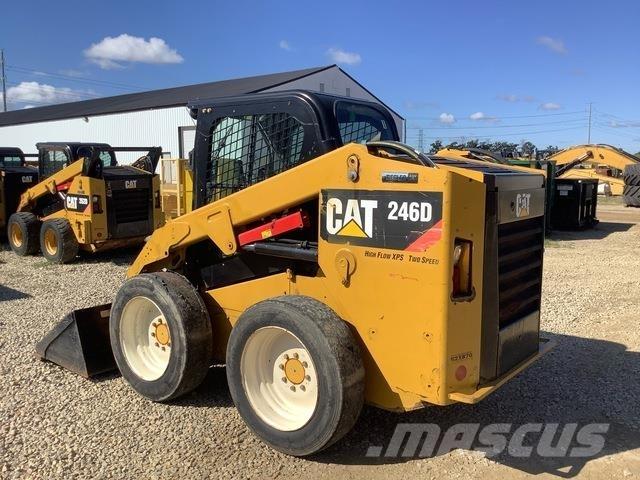 CAT 246D لوادر انزلاقية التوجيه