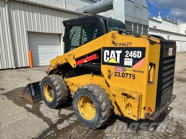 CAT 246D لوادر انزلاقية التوجيه
