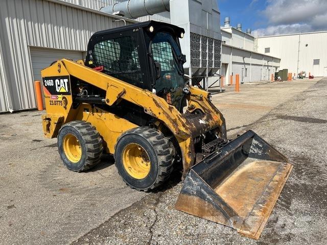 CAT 246D لوادر انزلاقية التوجيه