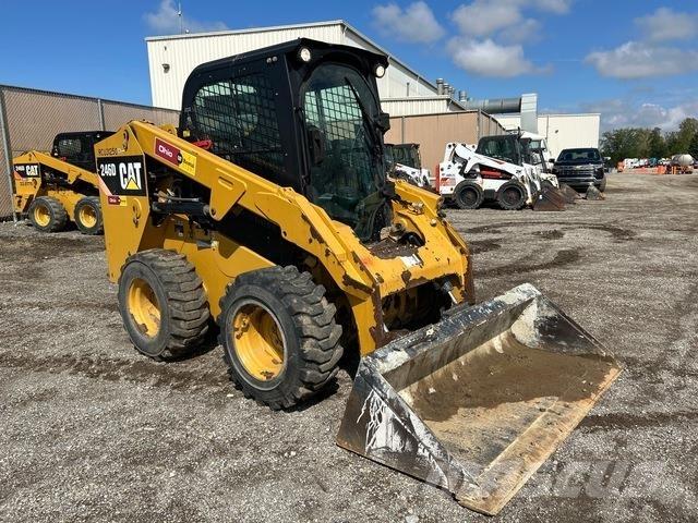 CAT 246D لوادر انزلاقية التوجيه