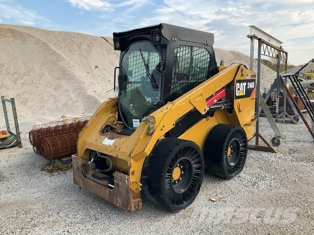 CAT 246D لوادر انزلاقية التوجيه
