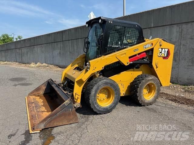 CAT 246D3 لوادر انزلاقية التوجيه