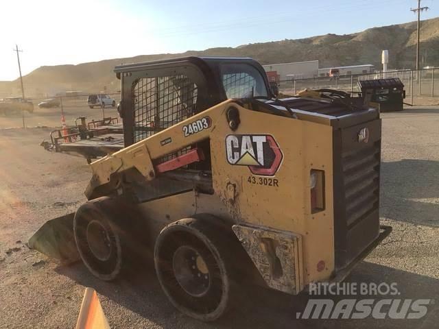 CAT 246D3 لوادر انزلاقية التوجيه
