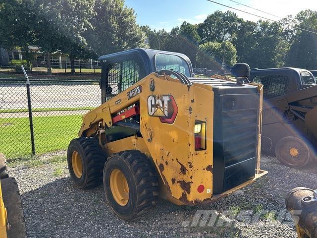 CAT 246D3 لوادر انزلاقية التوجيه