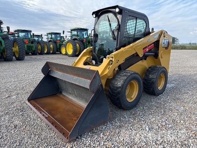 CAT 246D3 لوادر انزلاقية التوجيه