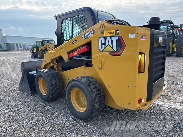 CAT 246D3 لوادر انزلاقية التوجيه