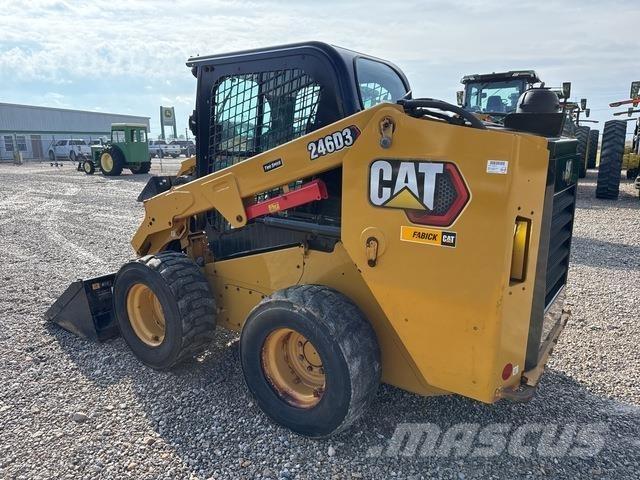 CAT 246D3 لوادر انزلاقية التوجيه
