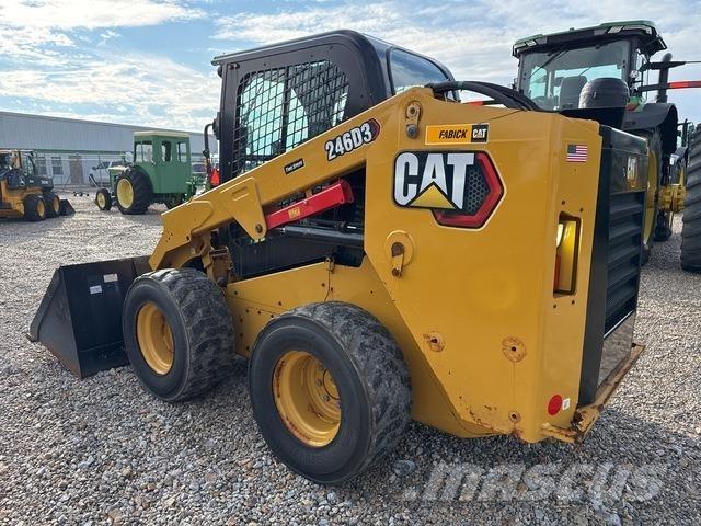 CAT 246D3 لوادر انزلاقية التوجيه