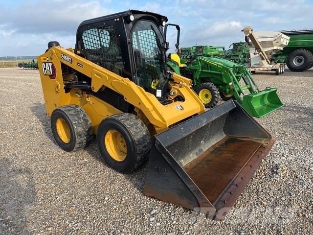 CAT 246D3 لوادر انزلاقية التوجيه